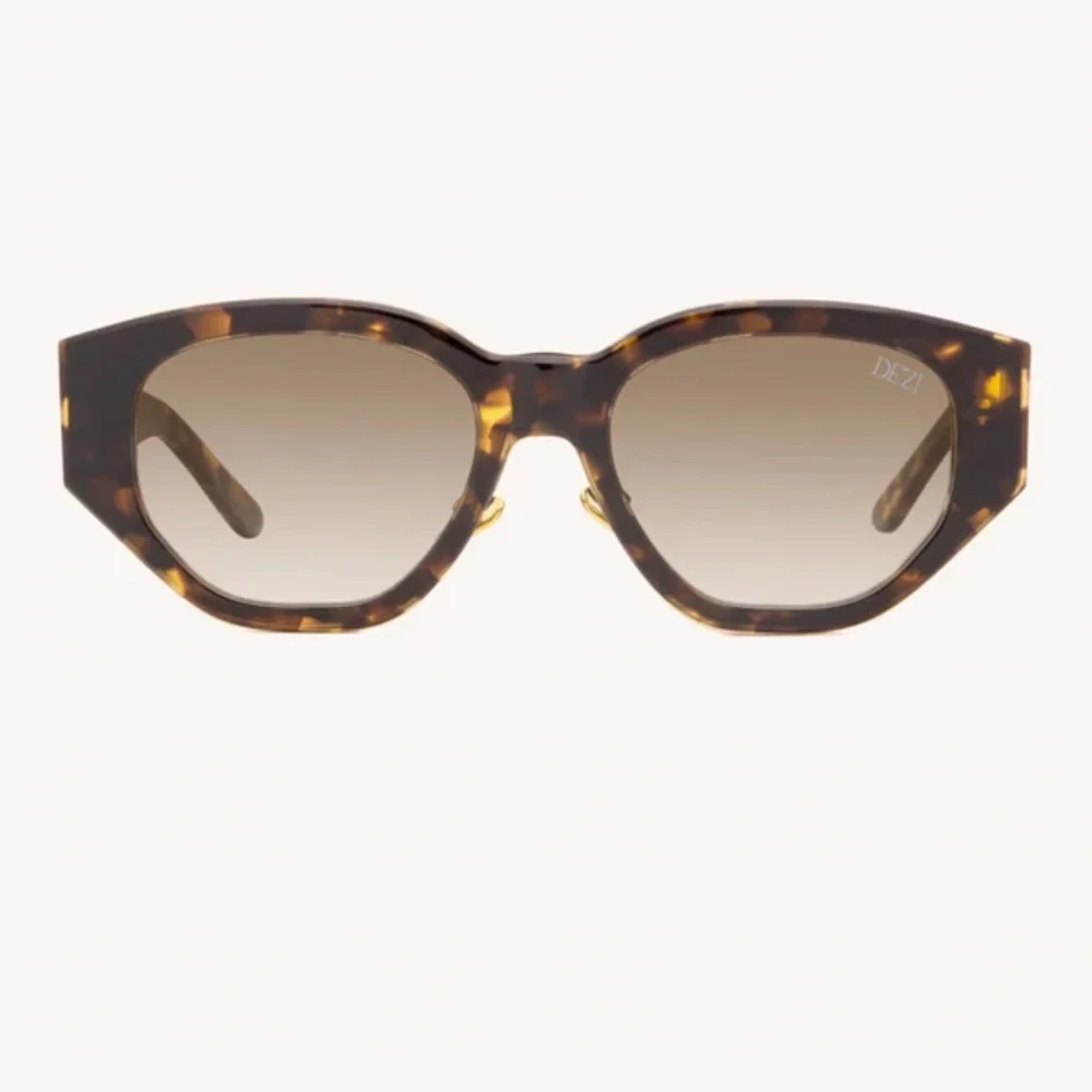 Dezi Sunglasses Charge It - Picture 1 of 7
